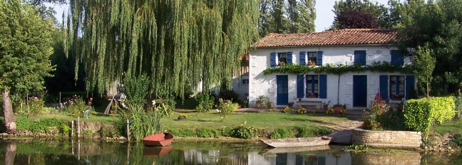 Les volets bleus - Sèvre niortaise - Venise Verte dans le Marais Poitevin - Deux Sèvres